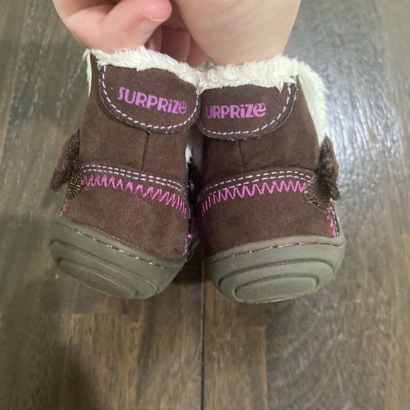 Surprise Baby Booties Arliss size 4 worn once! Brown & pink embroidered flowers - Picture 8 of 9